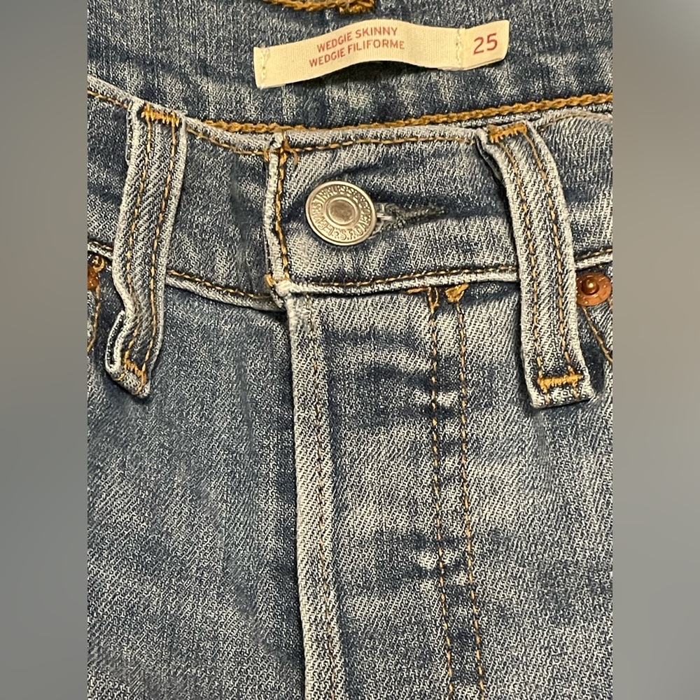 Levis Wedgie Skinny Jeans - Picture 8 of 9